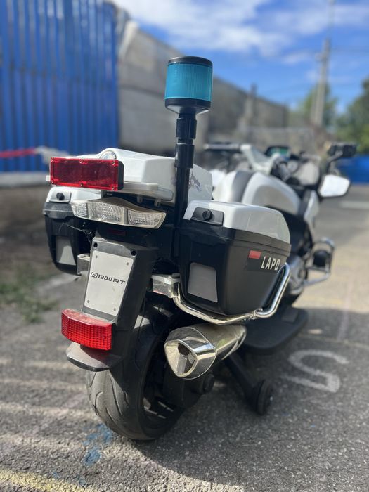 Motocicleta electrica de politie