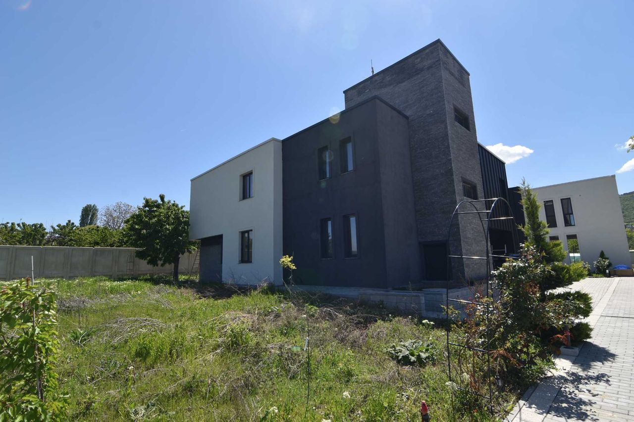 Продава се Къща в с. Марково, Област Пловдив - 252 кв.м за 1250 €/кв.м - Снимка #1
