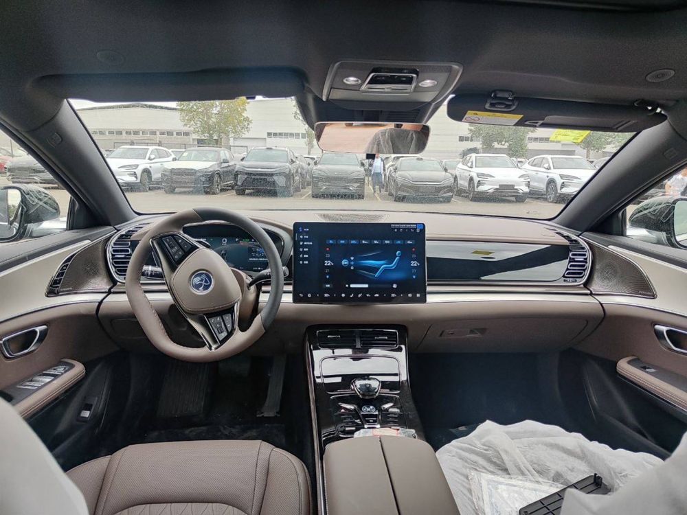 BYD Han 701 km Qora va Nardo gray ranglari bor