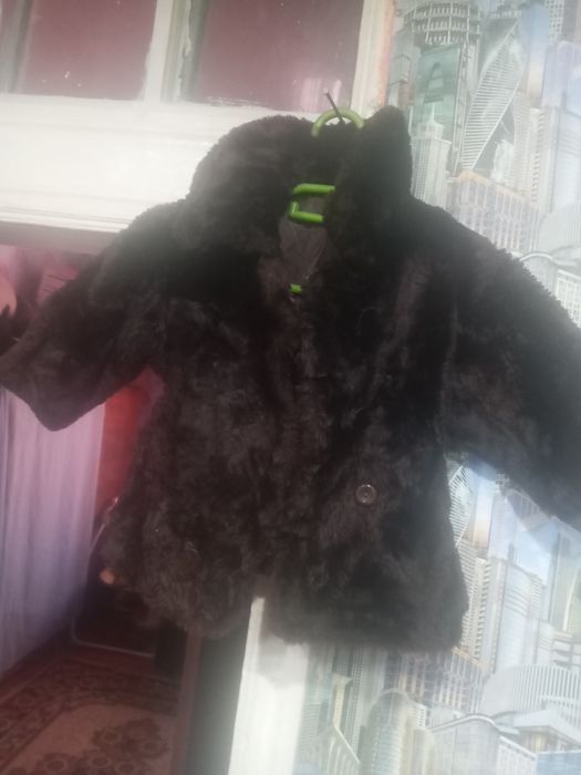 Продам детские шубки тёплые в хорошем состоянии