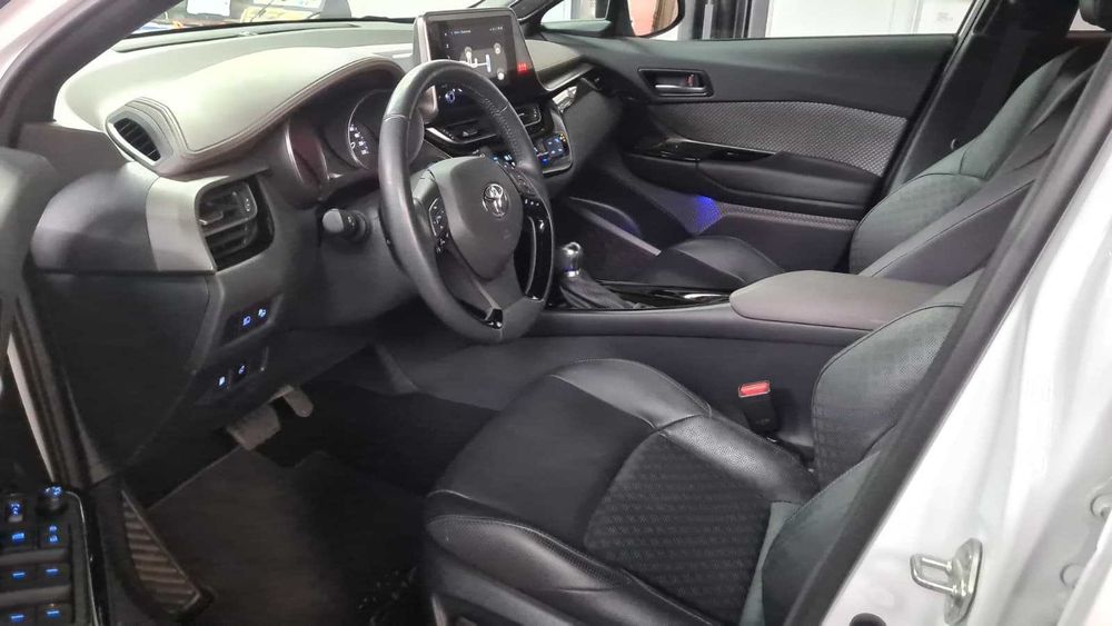 Toyota CH-R 2022, 2.0 hibrid, km 12144, detalii pe autoavariat-ro