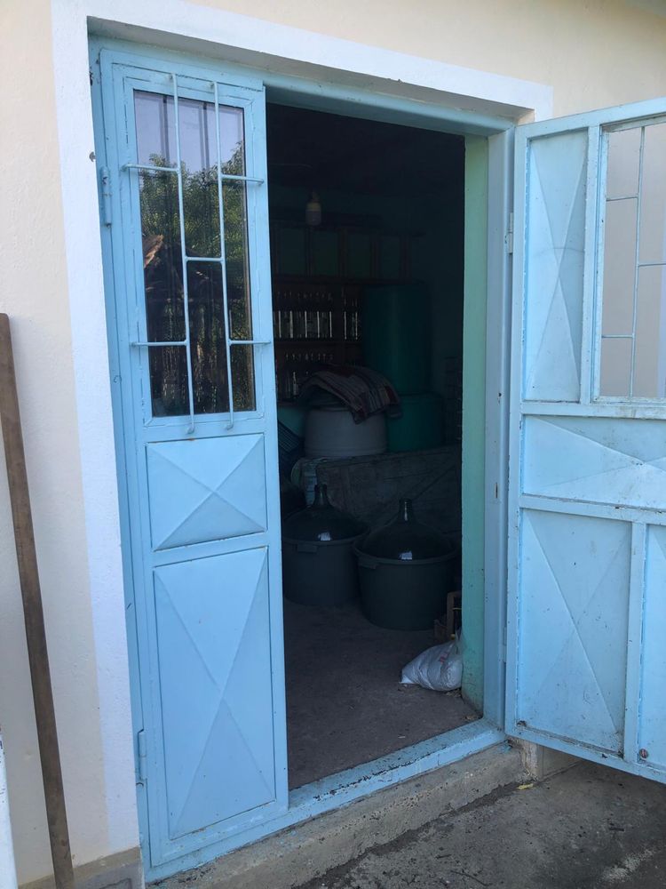 Vand Casa + anexa , teren 3000mp intravilan, curent,apa,canalizare