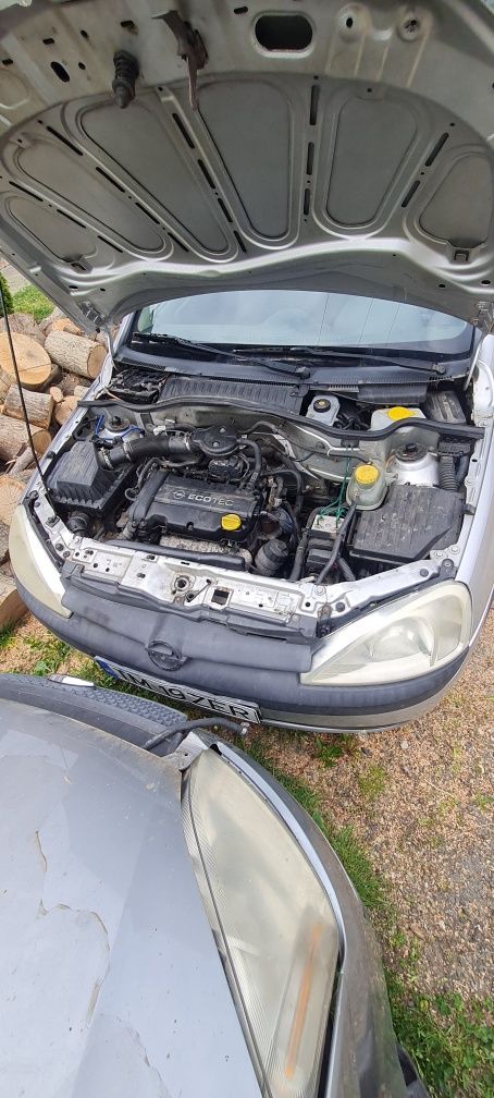 De vânzare opel corsa 1,2 benzină 2001 .gri