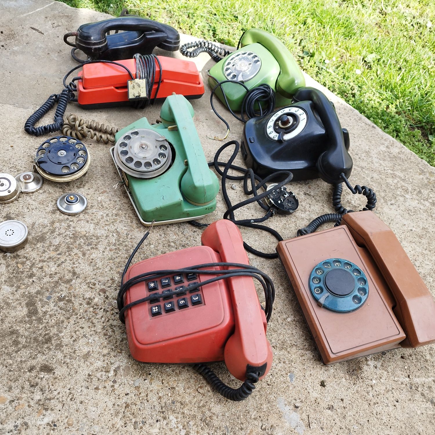 Стари телефони и части