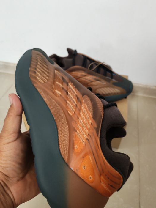 Adidas yeezy boost 700 V3 mărimea 46
