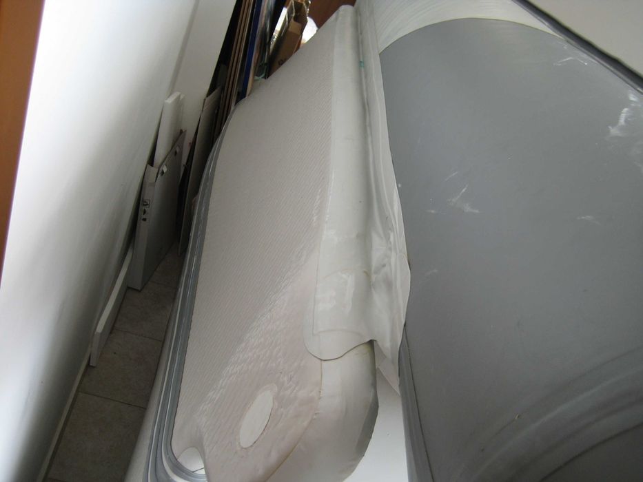 Продавам Комплект: Лодка Corelli + Двигател Yamaha 4 к.с. (Не е нова)