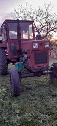 Vând tractor 650