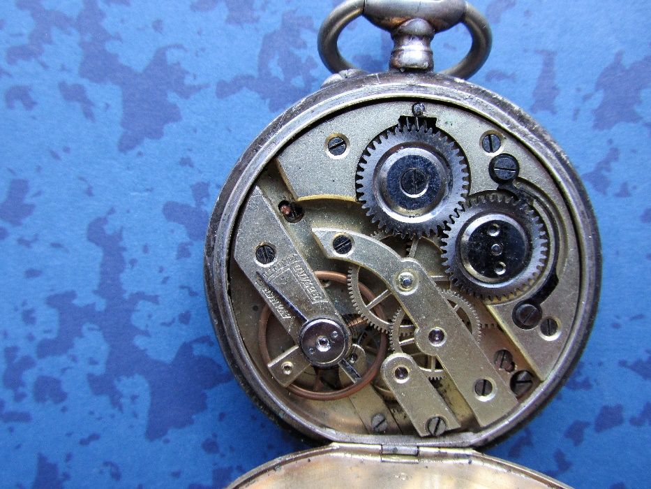 стар сребърен джобен часовник
