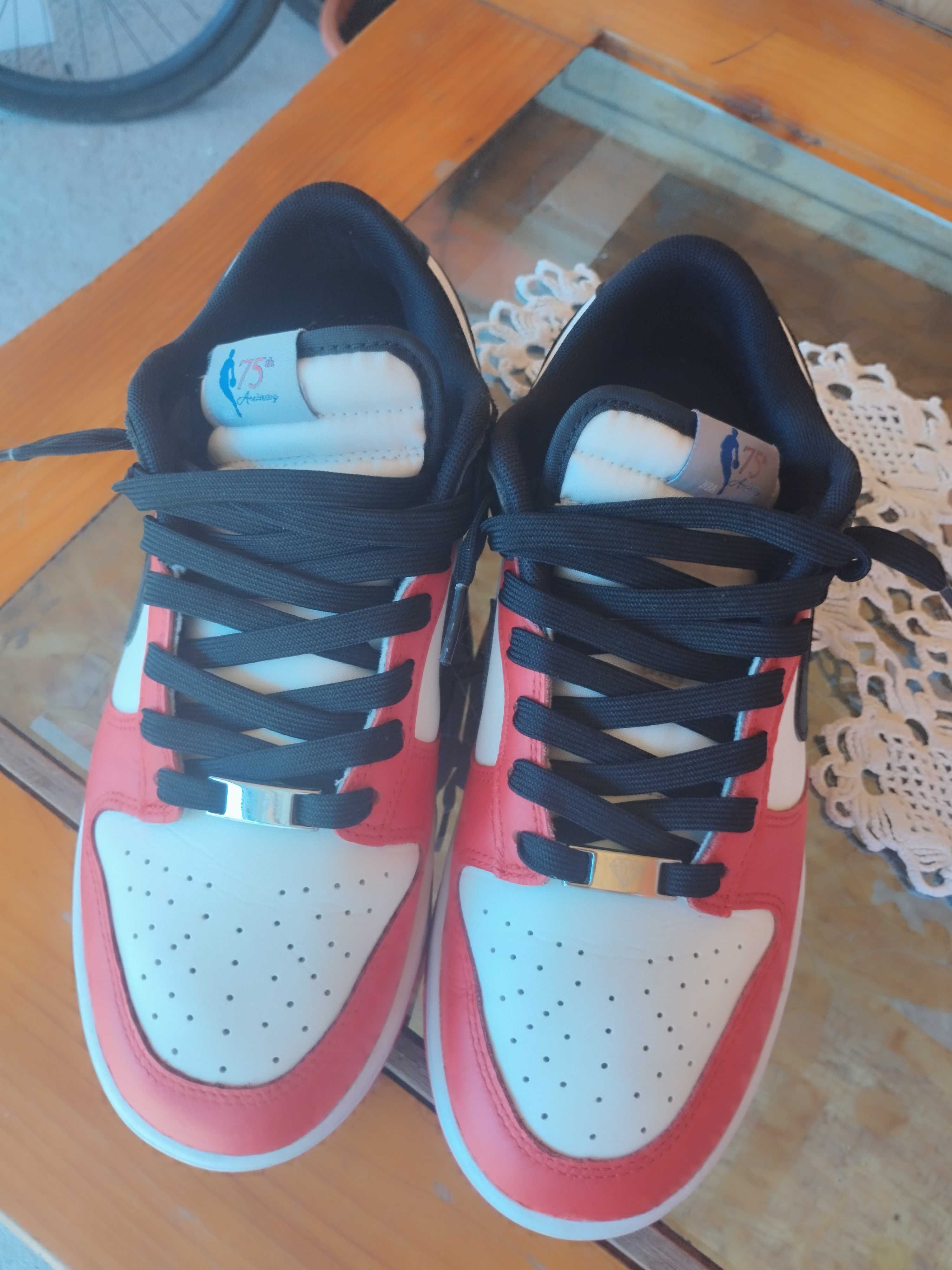 VAND URGENT!!!Nike dunk low Chicago 75 th aniversarry