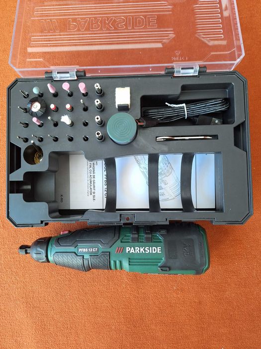 Masina de gaurit si slefuit  fin cu acumulator, model -  PFBS 12C7