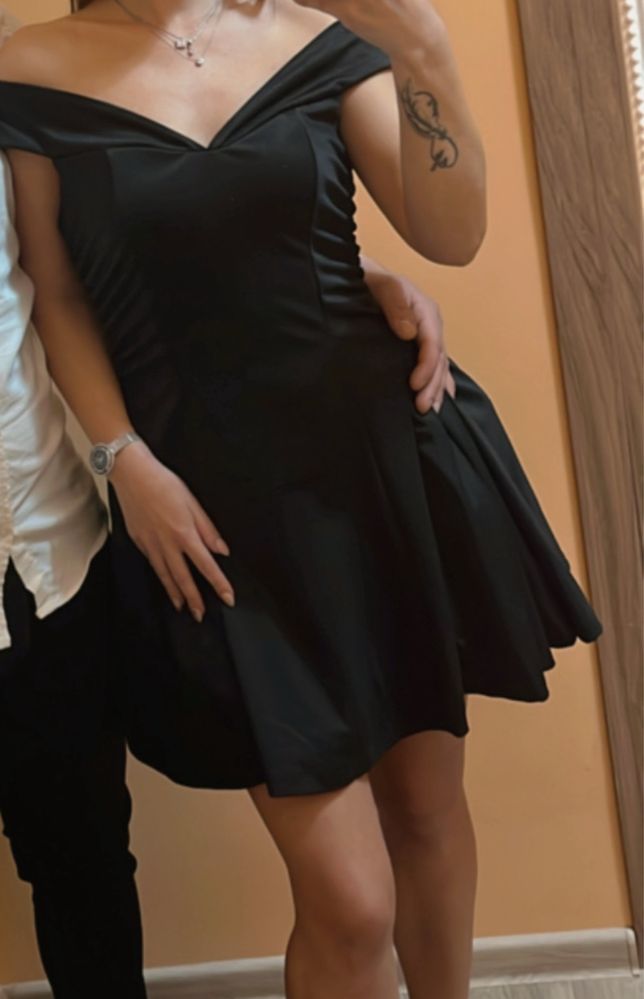 Черна рокля Шейн