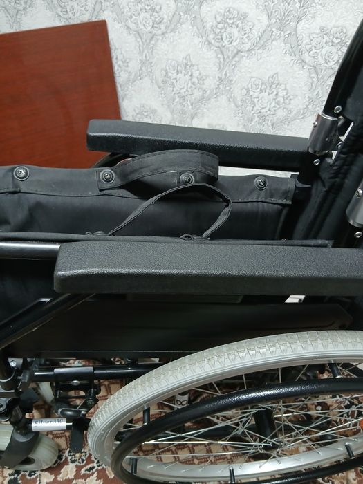 Продам инвалидную коляску