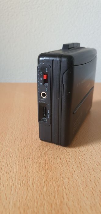 Vând walkman Casio W-885