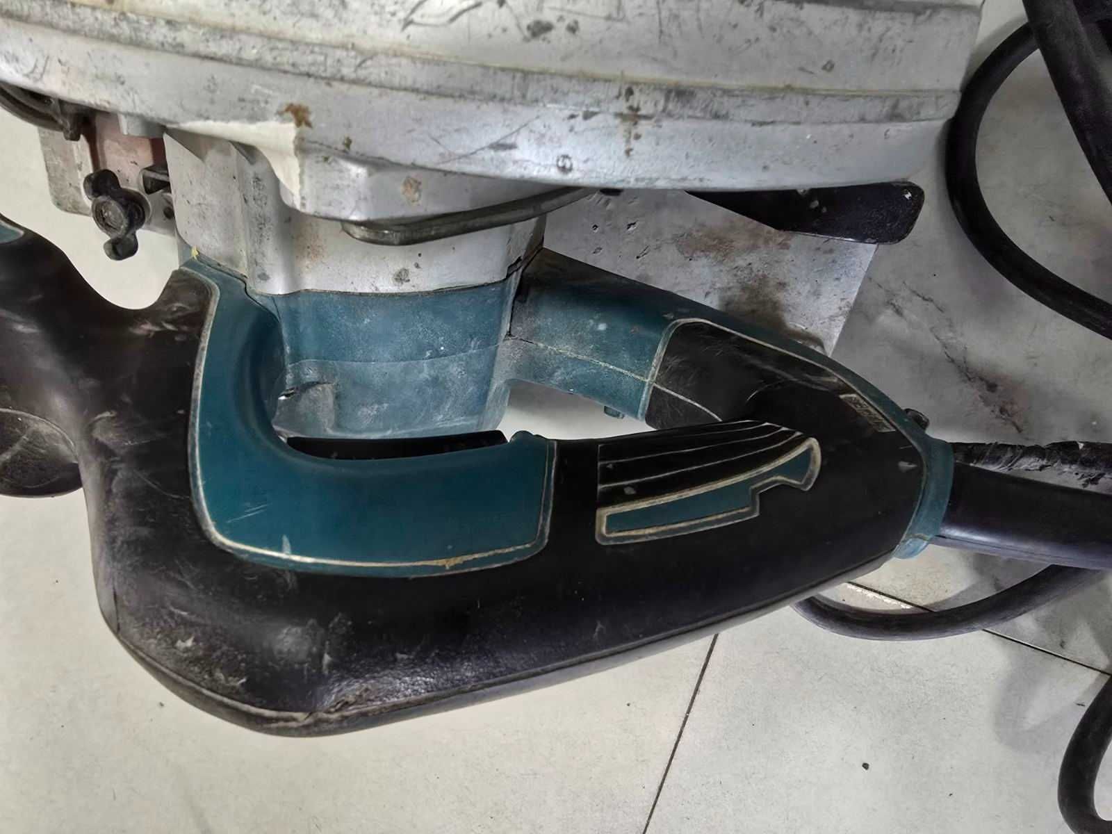Циркуляр MAKITA HS7601
