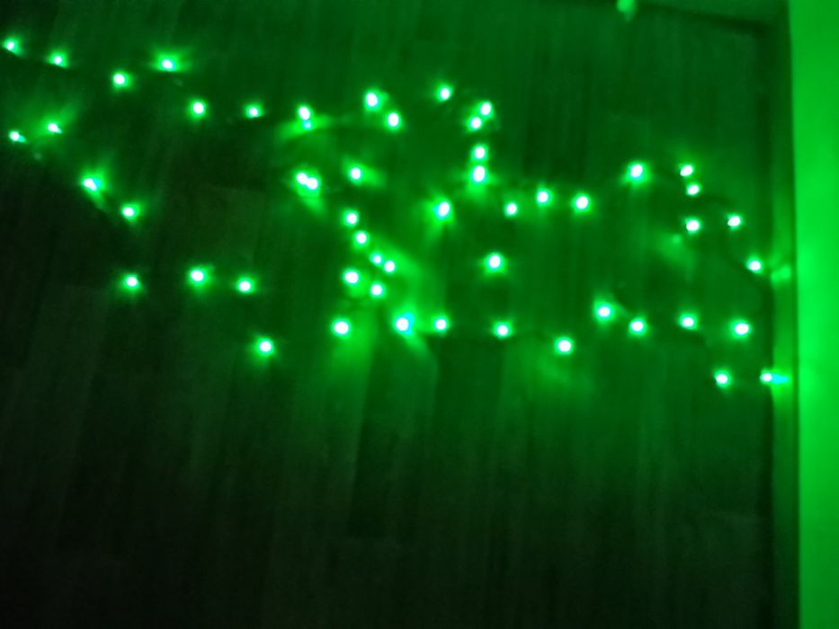 продается светодиодная  гирлянда на фото