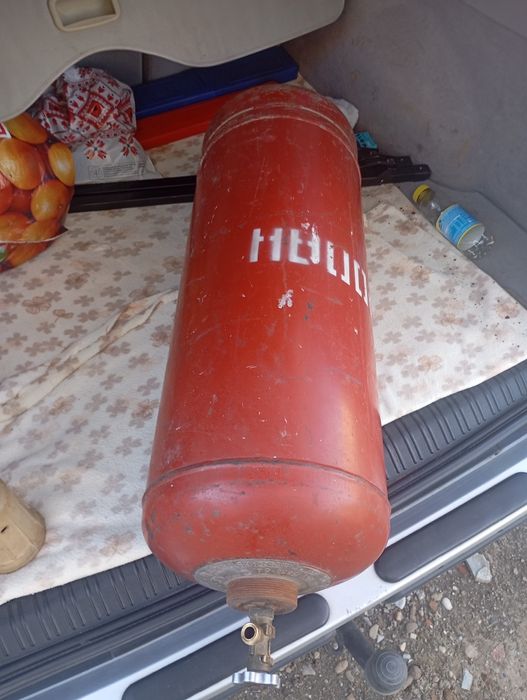 Vând butelie gaz rusească sau schimb cu 2 mici cu guler
