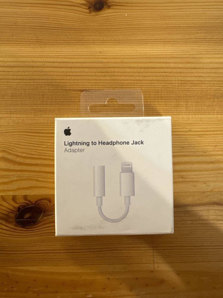 Lightning to headphone jack