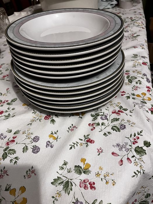 Набор тарелок : 6 глубоких ( суповые) и 6 плоских больших от сервиза)