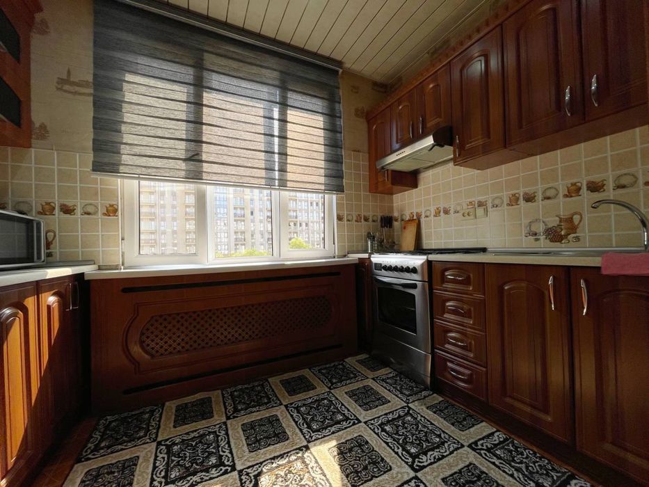 Сдаётся 4-комнатная квартира в центре