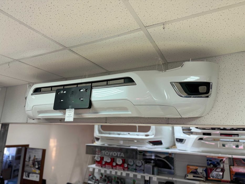 Бампера передние в сборе (оригинал) на Toyota Land Cruiser 300