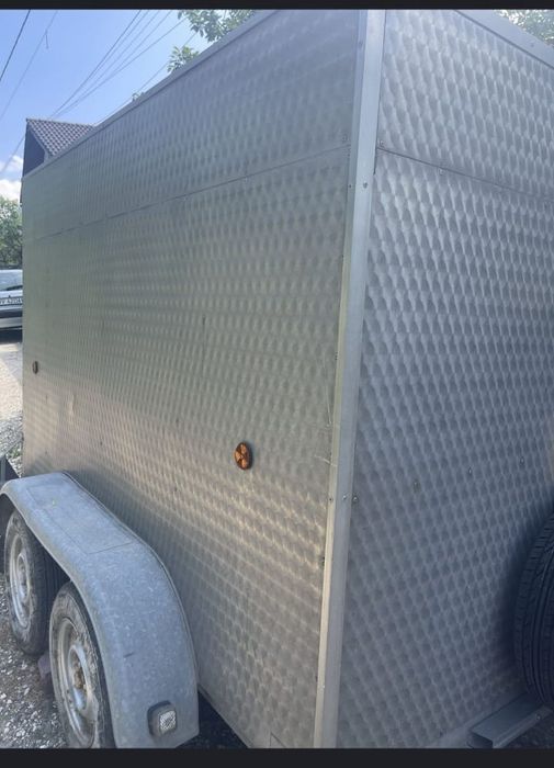 Remorcă carosată dubla axă