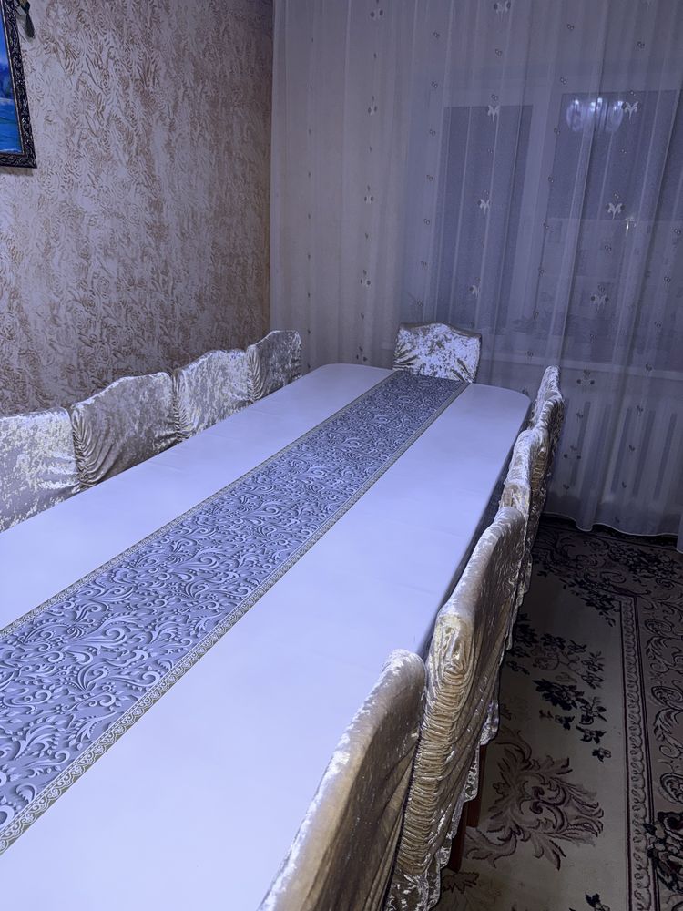 Стол + 12 стульев + чехолы для стульев + скатерть