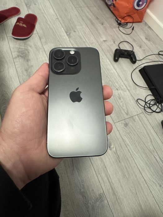Iphone 15 pro Titanium Black + huse 128 gb