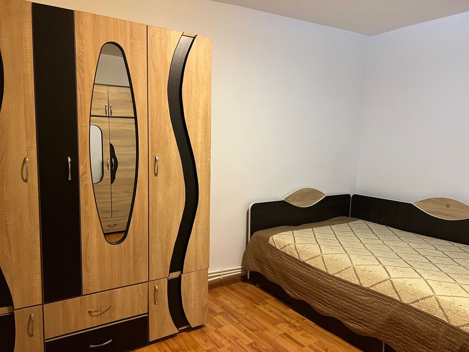 Persoana fizica, închiriez  garsonieră zona Sala Sporturilor