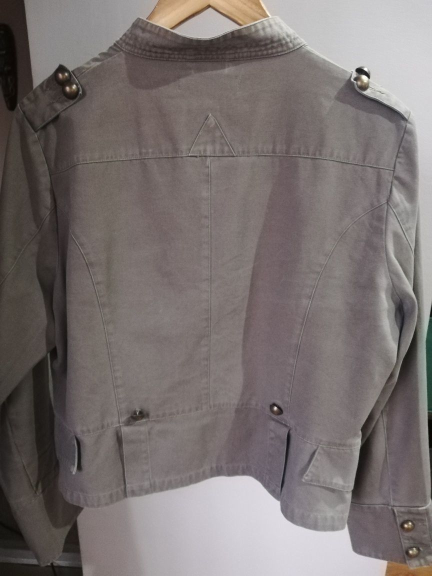 Vând jachetă damă, marca Amica, mărimea 44, culoare kaki