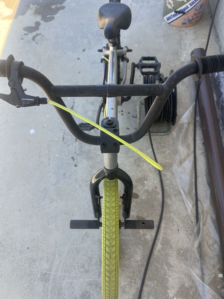 bmx , are pana pe roata de fata