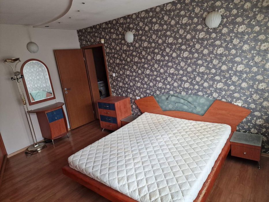 Дава се под наем Тристаен апартамент в Пловдив, Въстанически - 120 кв.м за 433.5 € - Снимка #1