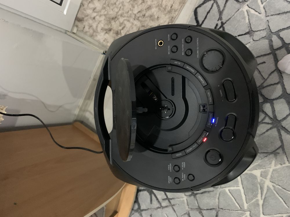 Продавам SONY MHC-V13