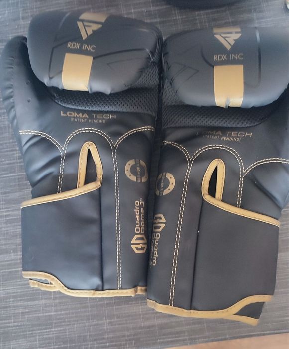 Детска екипировка за кикбокс.