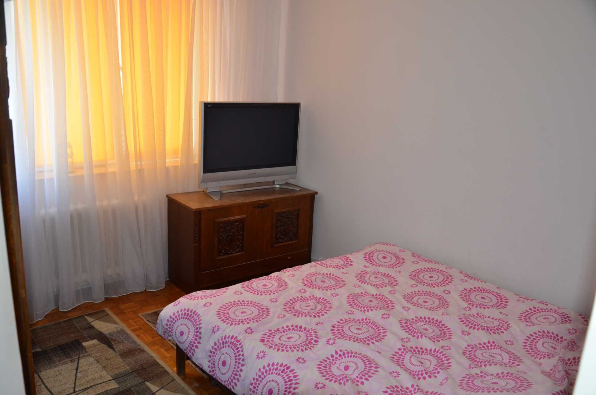 Inchiriez apartament 3 camere Piata Abator