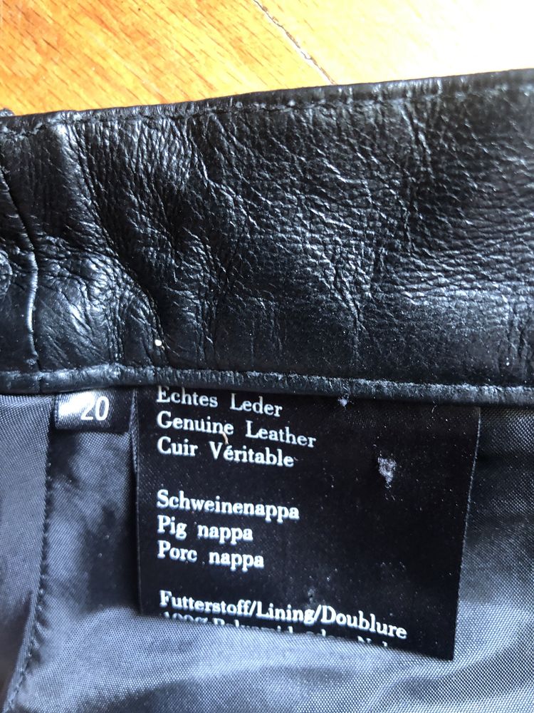 Pantaloni din piele,culoare neagra