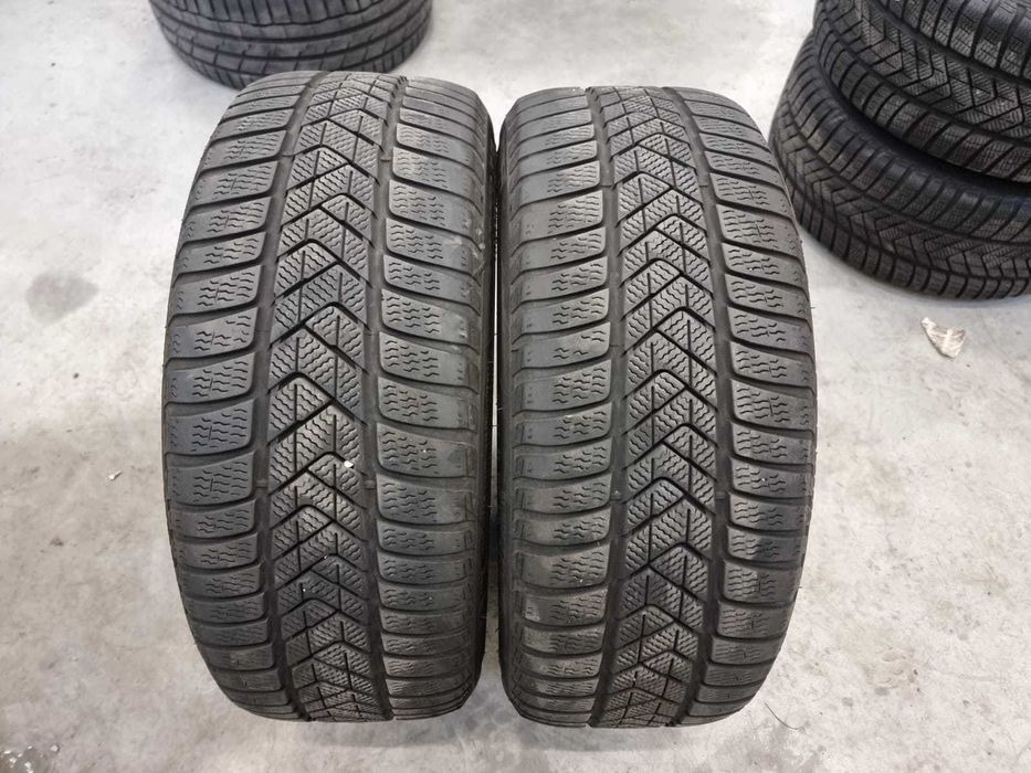 2 Anvelope de IARNA 245.40.19 'Pirelli' RFT ; stare buna