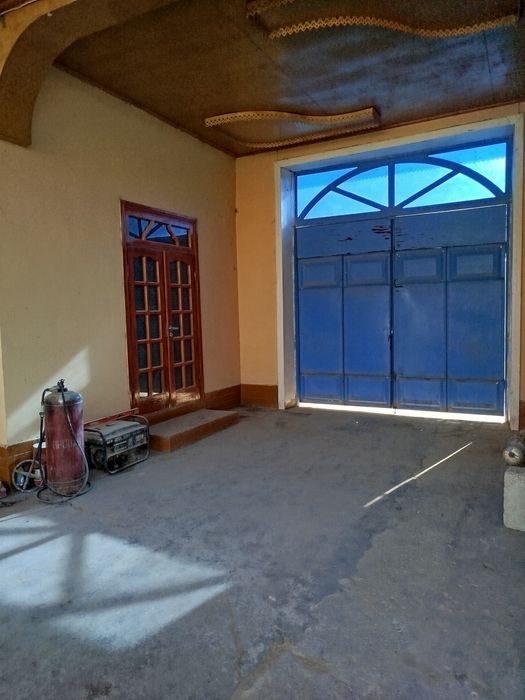 Китоб шахридан ховли сотилади