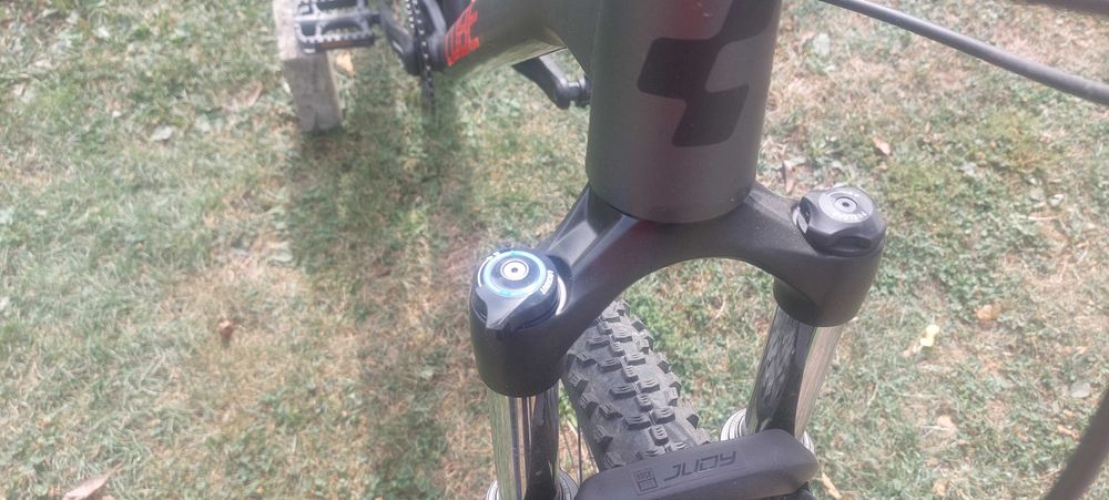 MTB Cube roti pe 29 model Nou.