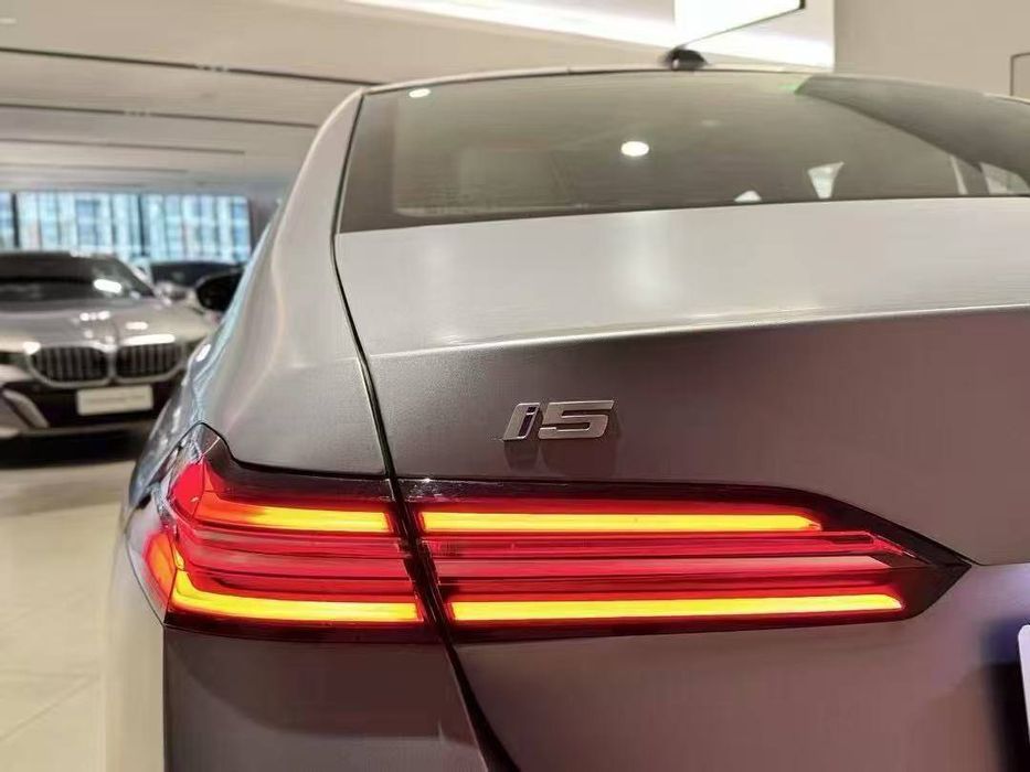 BMW  i5 edrive 35l sport