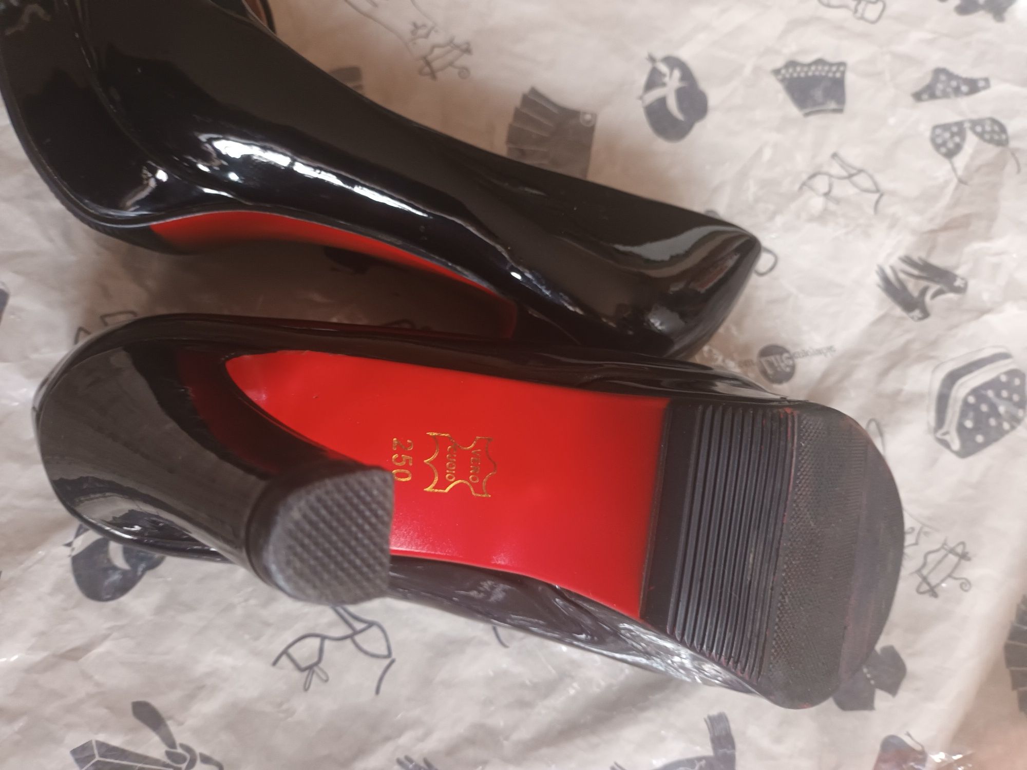 Продам туфли на девушку