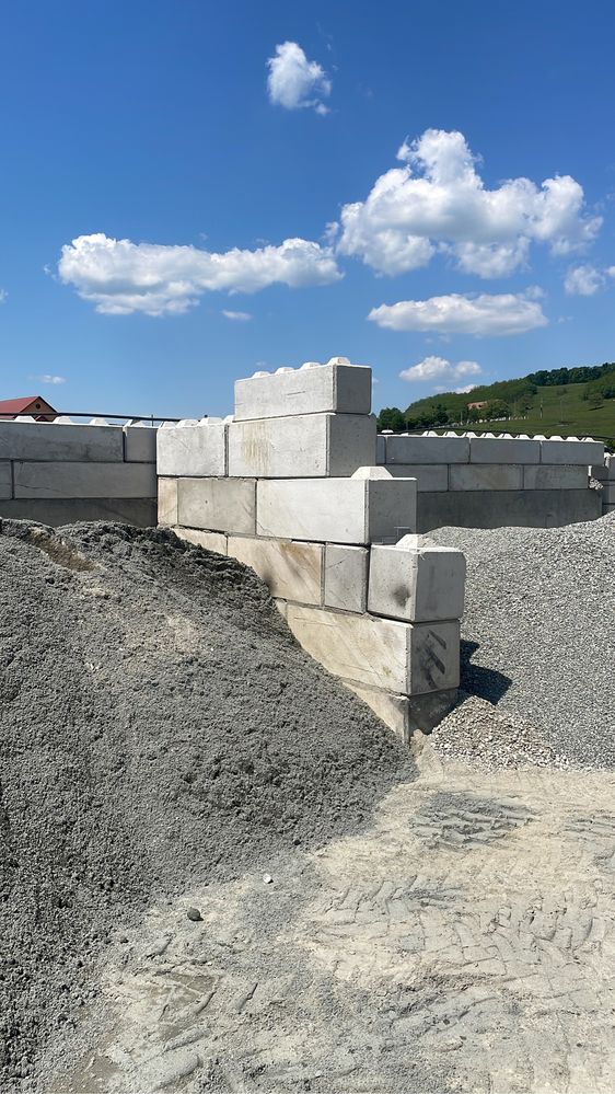 Blocuri modulare din beton . Tip Lego