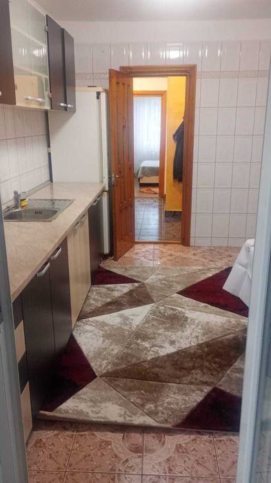Vând apartament 3 camere decomandate Piața Sud