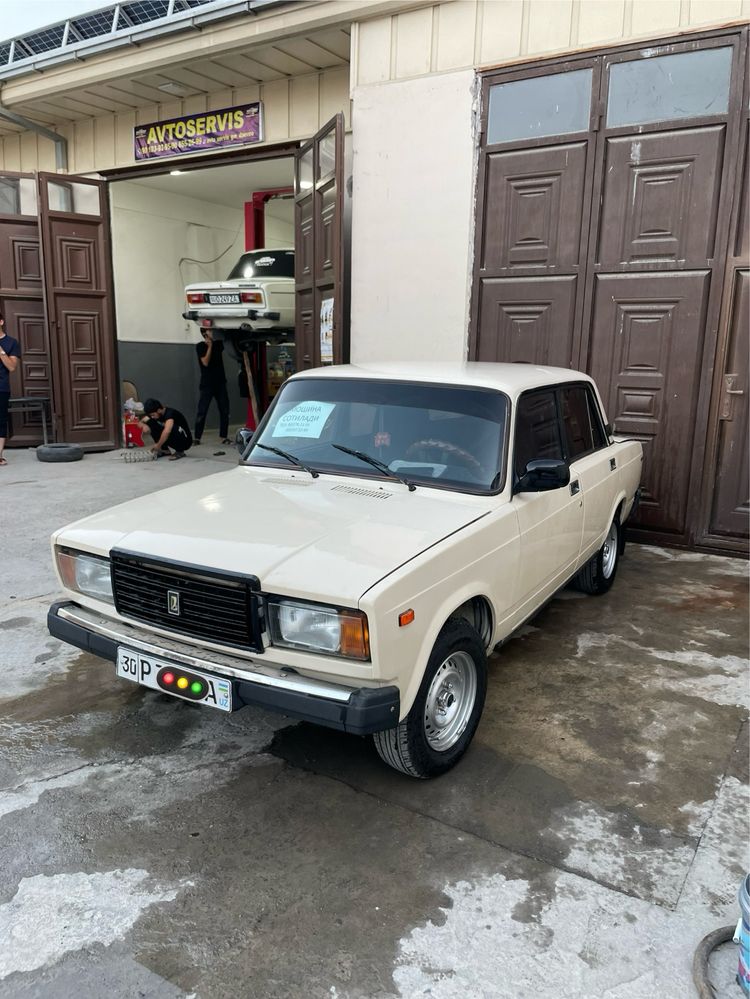 Vaz 2107 sotiladi 2.200$ ozgina kelishamiz