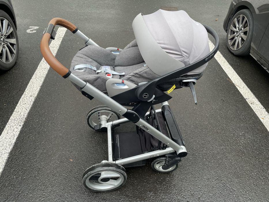 Scoică auto Cybex Z i-Size – în stare foarte bună