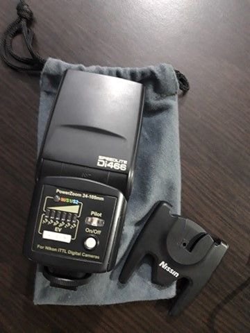 Vand/schimb Nikon D3200+grip+blitz Nissin+accesorii