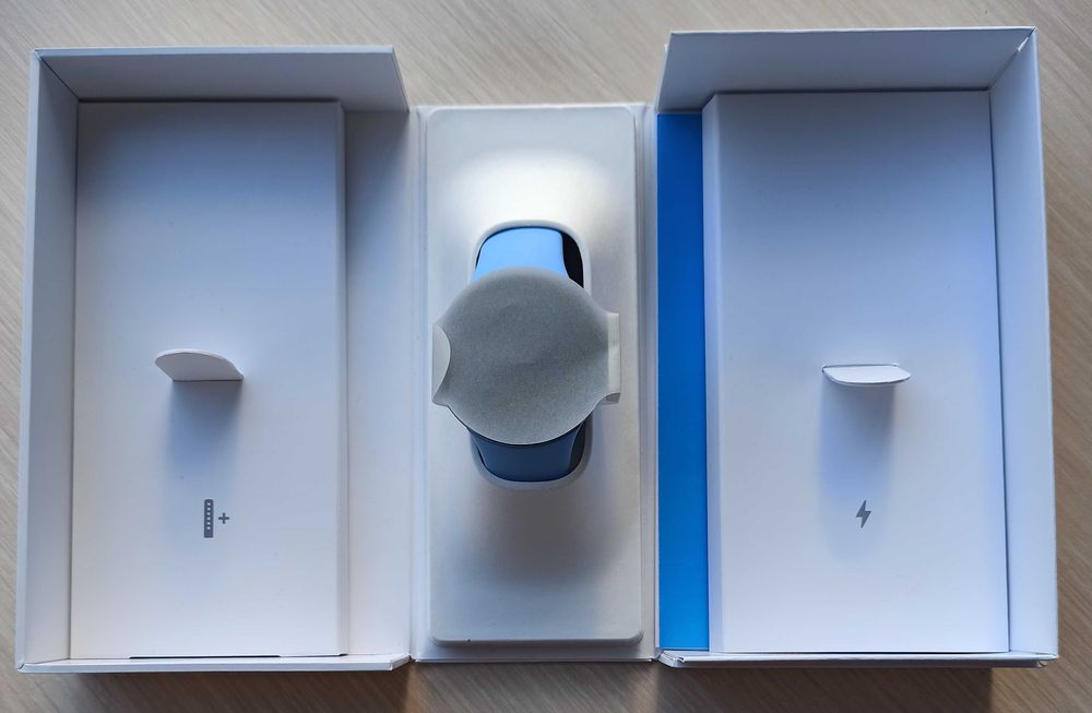 Google Pixel Watch 2, WiFi, NFC, Bluetooth, GPS, (with FitBit),