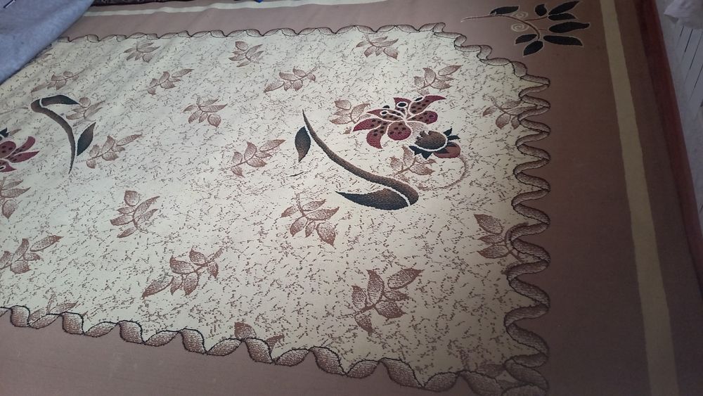 Әр түрлі размерде әр түрлі бағада кілемдер сатылады