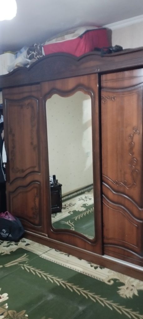 Сотилади спальни и гарнитур