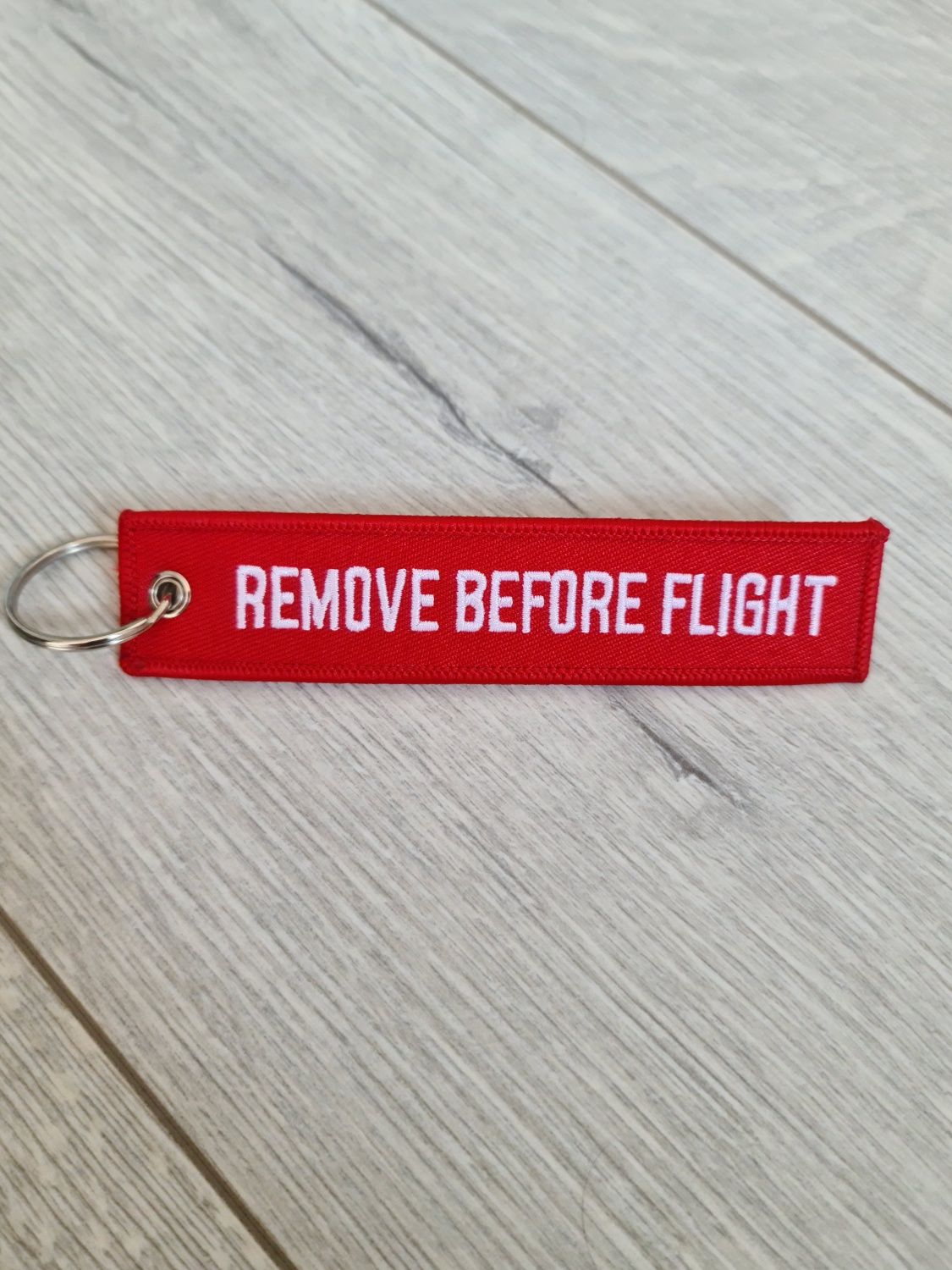 Breloc-Fashion-Rosu-Remove-Before-Flight