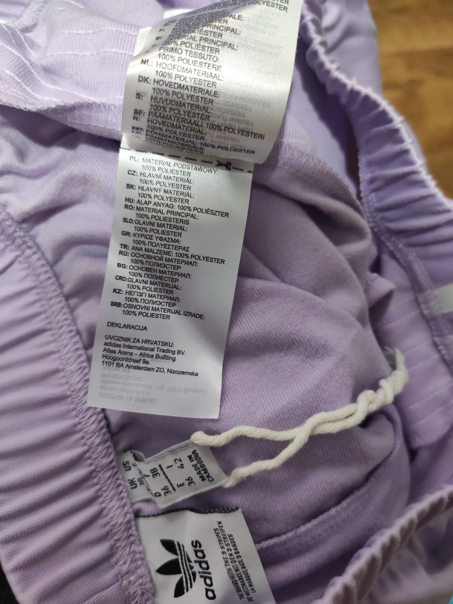 Pantaloni scurți de damă Adidas mărimea S